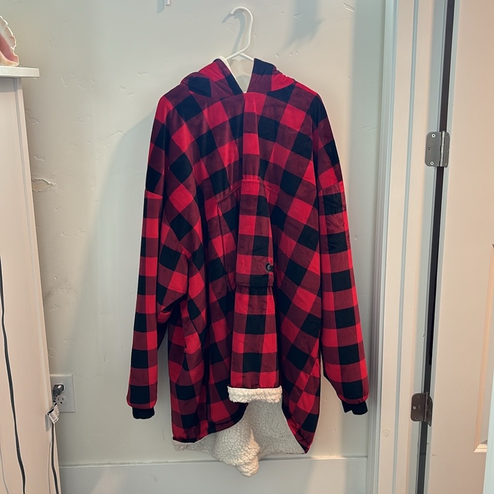 This is a very warm and soft comfy - Picture 1 of 1